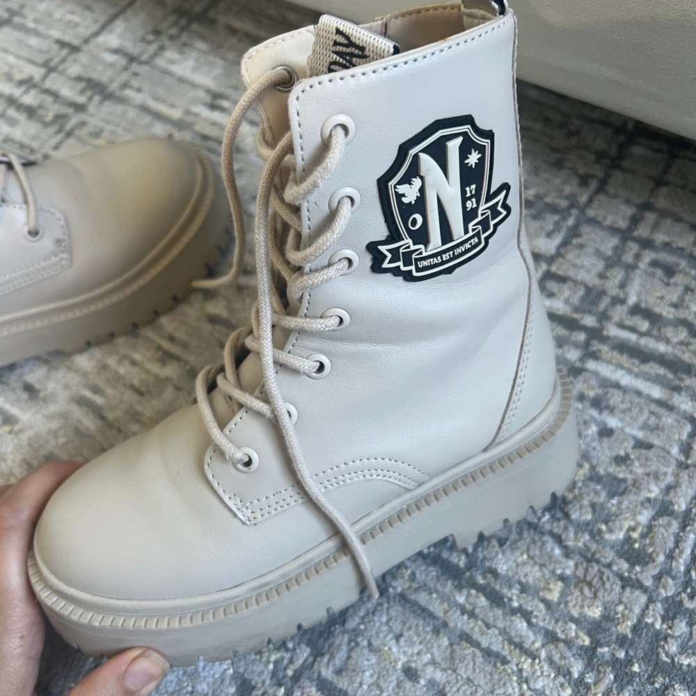 Zara Wednesday ankle Cream Lace-Up Boots